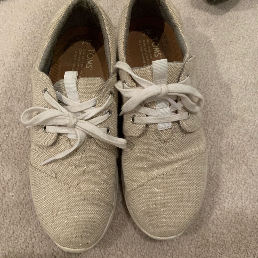 TOMS TENNIS SHOES